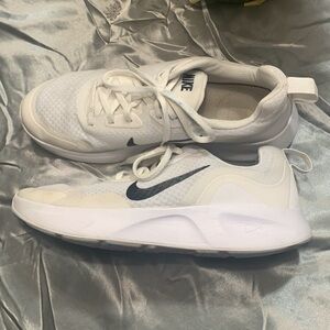 🌹 NIKE • White & Black Running Workout Sneakers